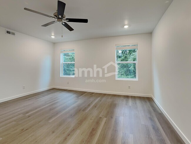 Building Photo - 5245 Turnstone St SE