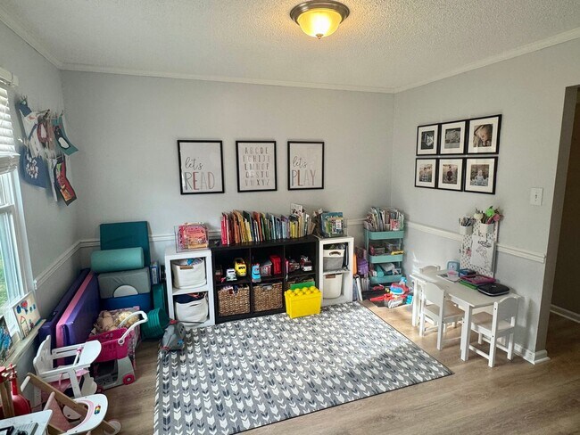 Building Photo - Updated 3BR/2BA with LOFT and Garage!