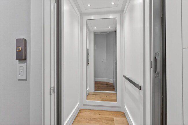 Building Photo - 785 NE 70th St