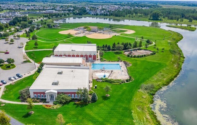 Building Photo - 2215 Aurora Dr