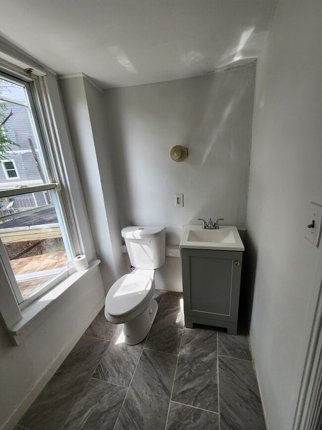 Building Photo - 3 Bedroom Home Available in Harrisburg!