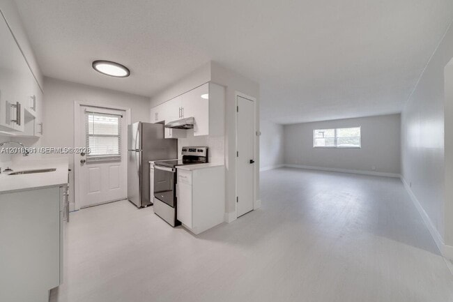 Building Photo - 841 SW 74th Terrace