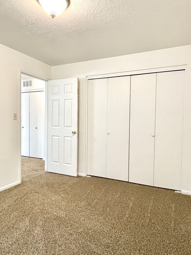 Building Photo - 54 W 250 N