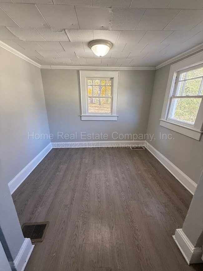 Building Photo - 4440 Lane St