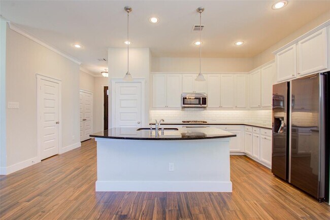 Building Photo - 18118 Moonlit River Dr