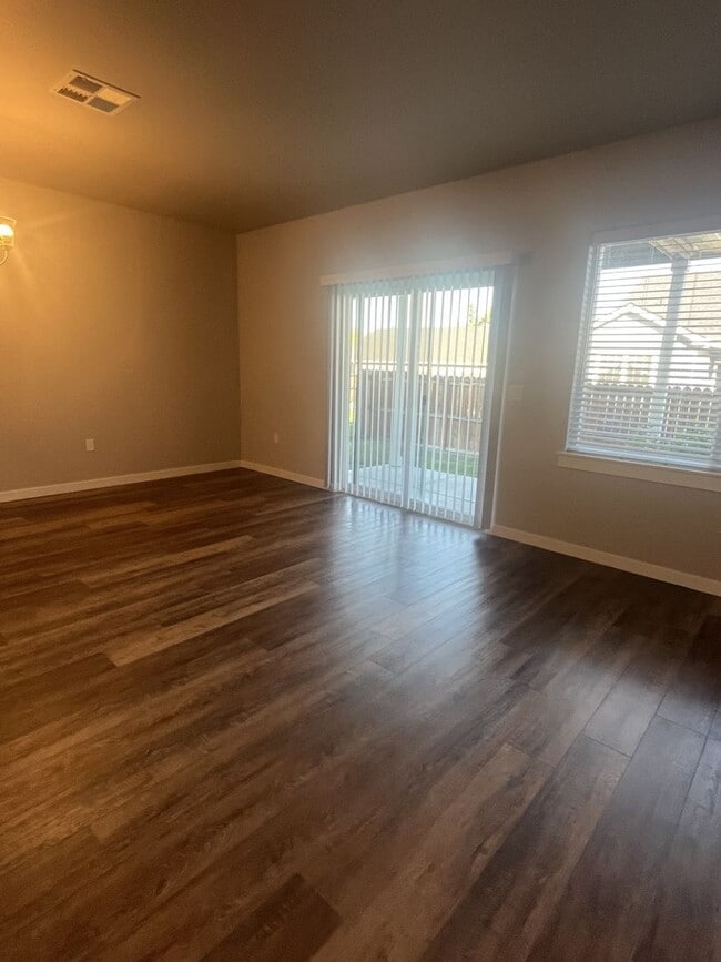 Building Photo - 1835-1837 Lillian St