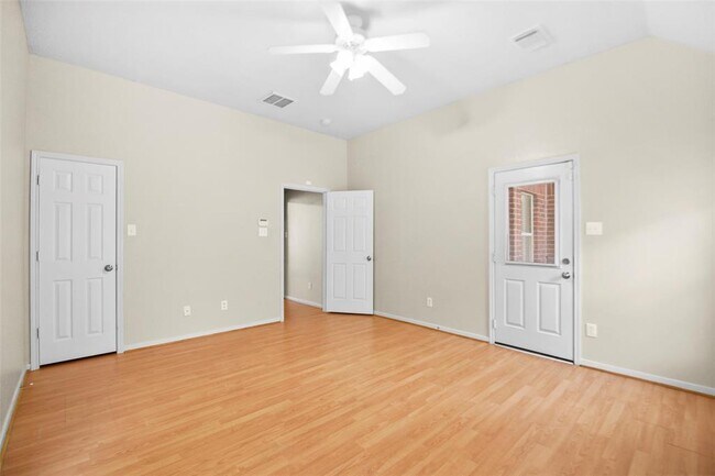 Building Photo - 3642 Slocom Dr