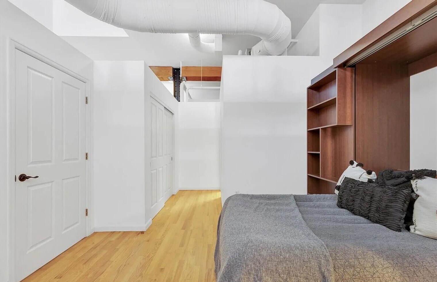 Building Photo - 1555 California St