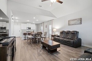 Building Photo - 827 W Laurel St