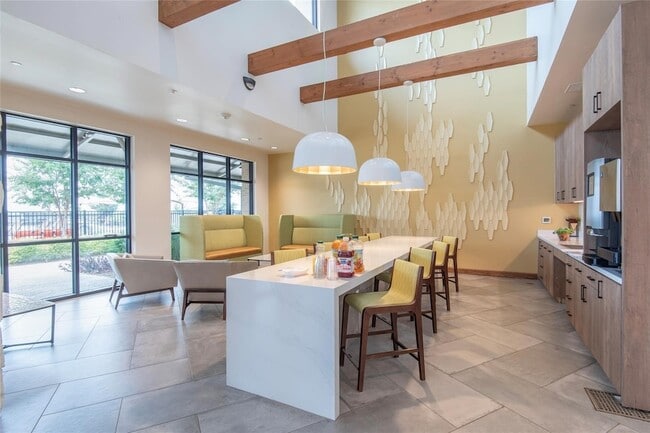 Building Photo - 7633 Rampart Dr