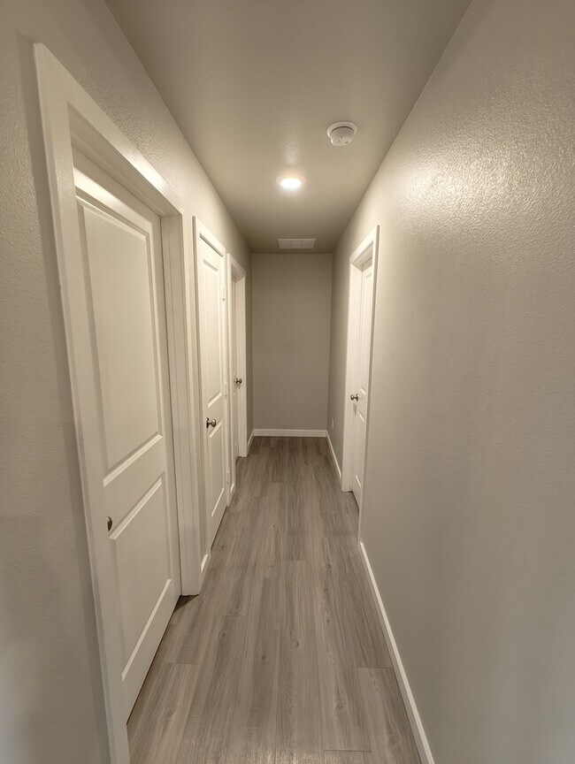 Building Photo - 3 bed 2 bath in Lone Star Trails!