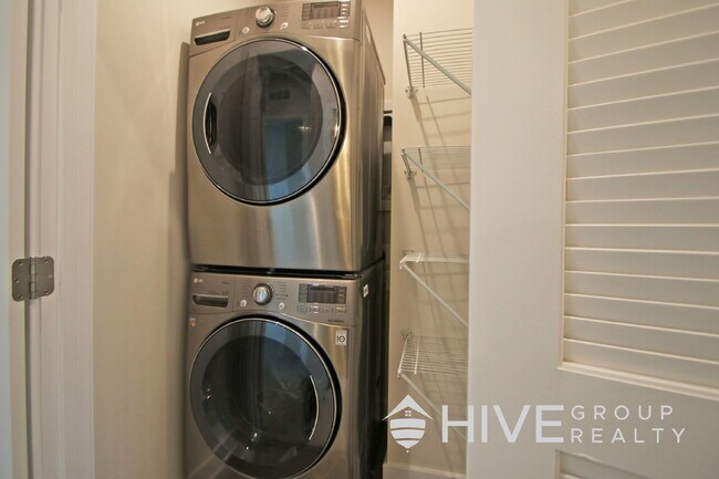Building Photo - Spacious 4-Bed, 3.5-Bath with Garage!