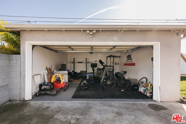 Building Photo - 1916 W 94th St