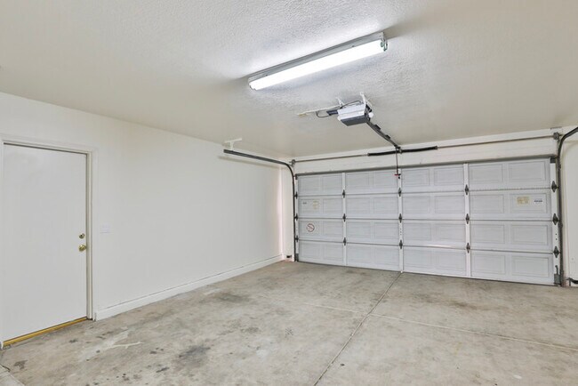 Building Photo - Clemente Ranch 4 bedroom