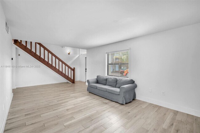 Building Photo - 10611 SW 113th Pl