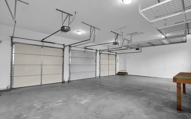Building Photo - 10365 Rd 5.6 NE