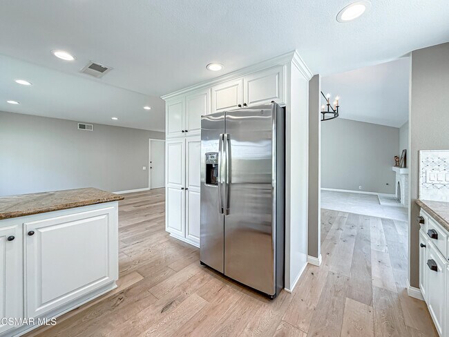 Building Photo - 360 N Greenmeadow Ave