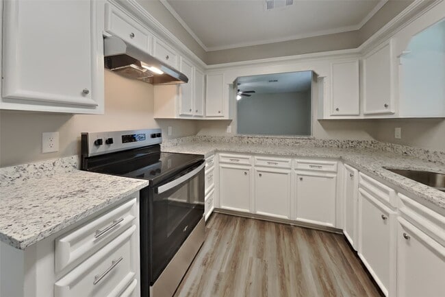 Building Photo - 1514 Chestnut Ln