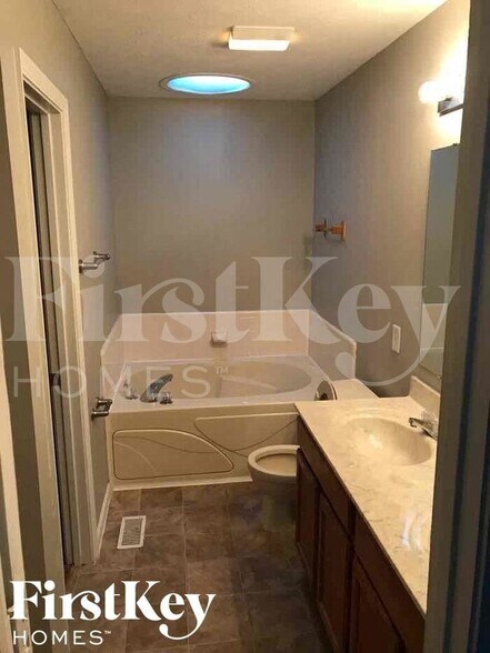 Building Photo - 10850 Snowdrop Way