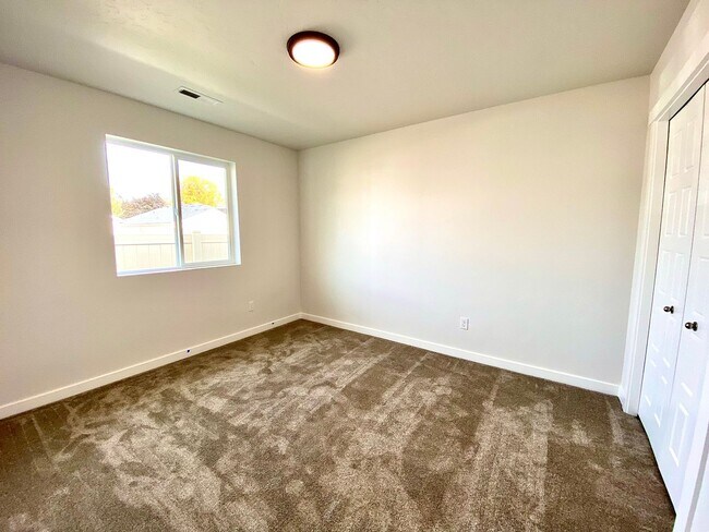 Building Photo - 4 Bedroom 2 Bath Single Level in Meridian Eagle & Ustick available 06/22/26