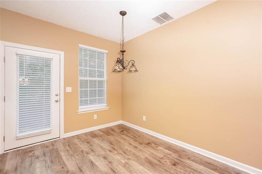 Building Photo - 102 Timber Ridge Dr