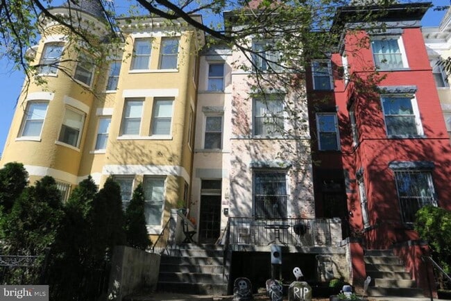 Building Photo - 1031 Park Rd NW