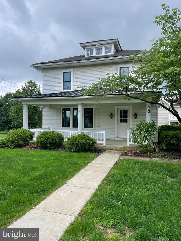 Primary Photo - 12 N Kinzer Rd