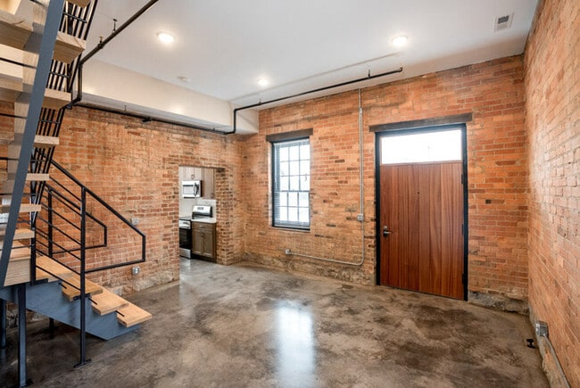 Building Photo - 225 Old South High St