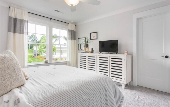 Building Photo - Modern 3-Bedroom, 3-Bath Home in Winston-Salem