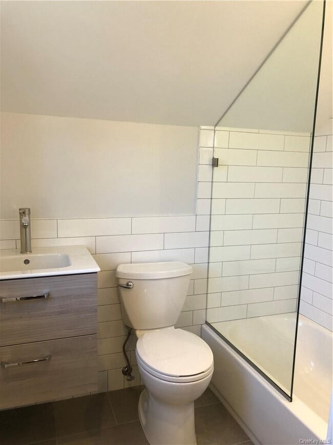 Building Photo - 268 W 261st St