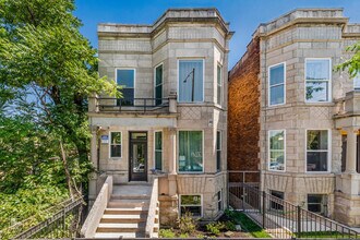 Building Photo - 523 N Kedzie Ave