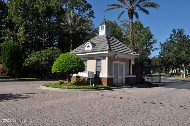 Building Photo - 13810 Sutton Park Dr N