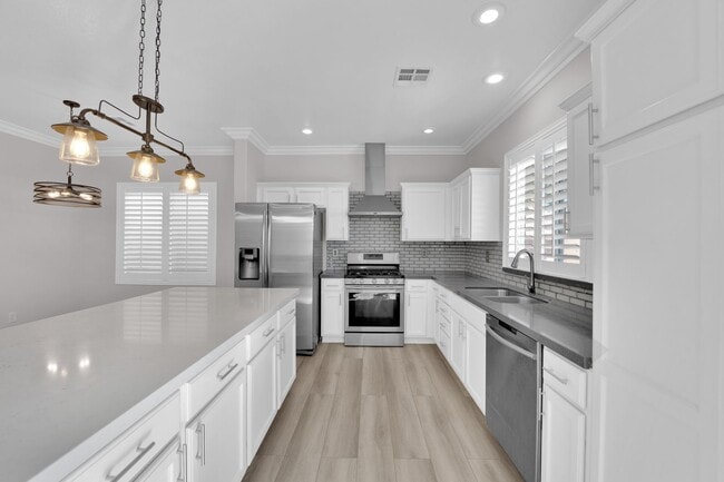 Building Photo - Upgraded 3 Bedrooms, 2.5 Bathrooms home in...