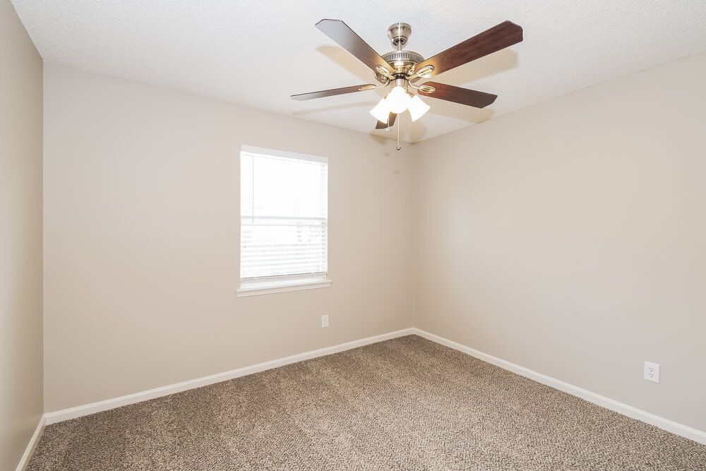 Building Photo - 1603 Twin Oak Ln