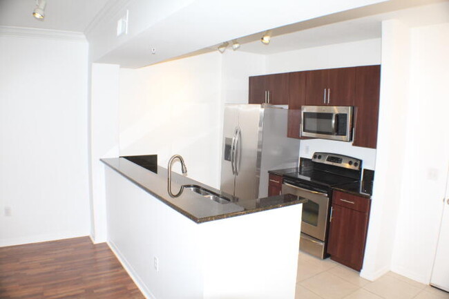 Building Photo - 4907 Midtown Ln