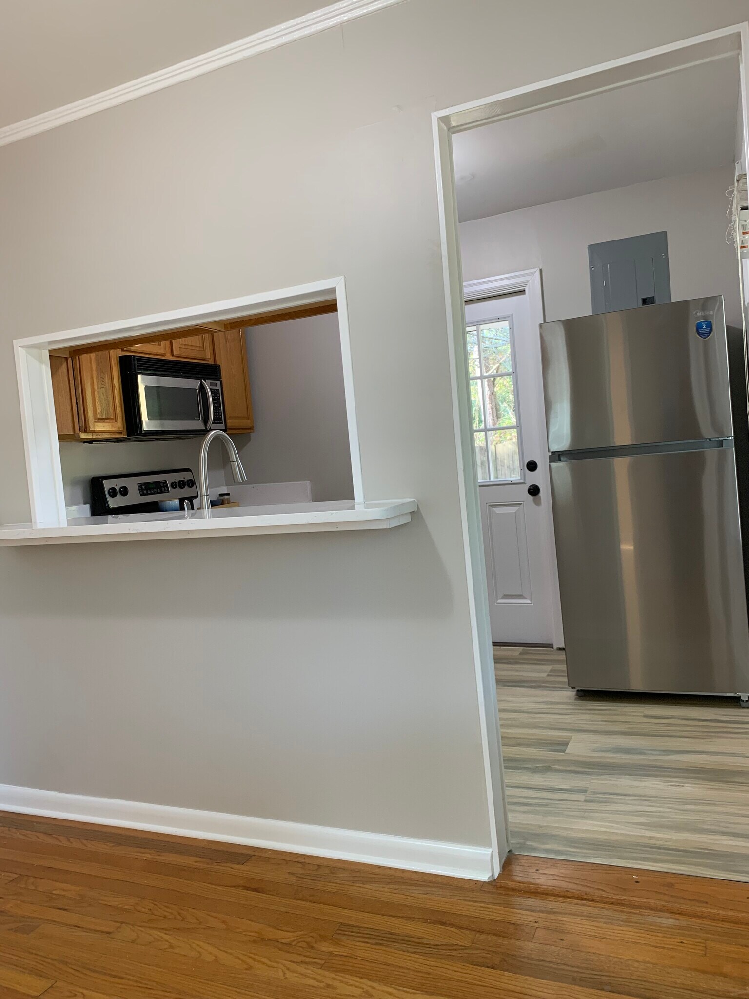 Building Photo - 114 Ellinor St