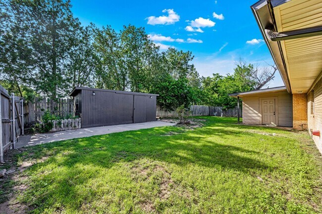 Building Photo - Remodeled