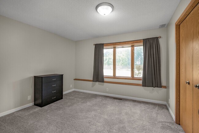 Building Photo - 6250 Larch Ln N