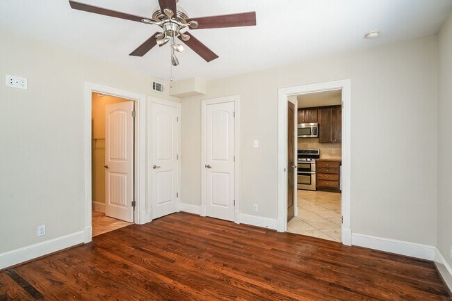 Building Photo - Updated 3-Bedroom 2-Bath Home - Garage- Bonus Space- Fully Fenced-in Yard- Pet Friendly!