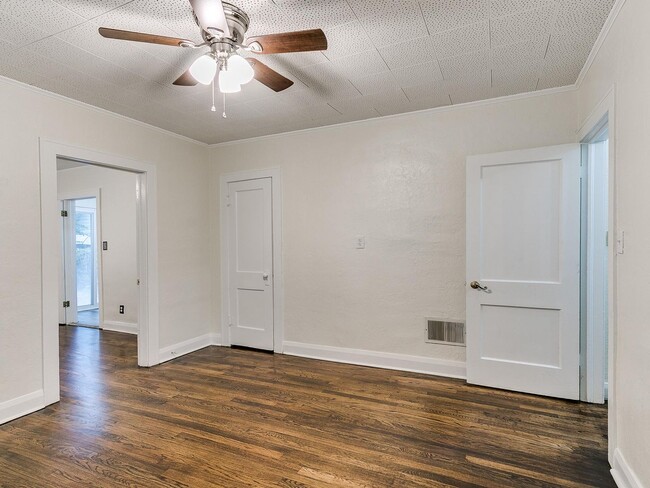 Building Photo - 3 Bedroom 1 Bath home in Shawnee!