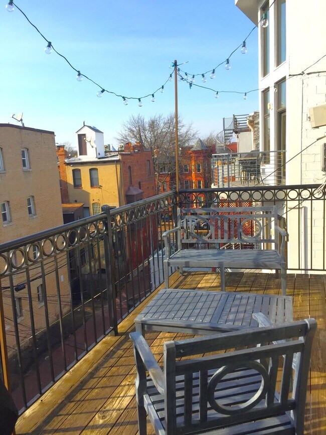 Building Photo - Logan Circle Light Filled One Bedroom with Den Loft with Balcony and Parking!