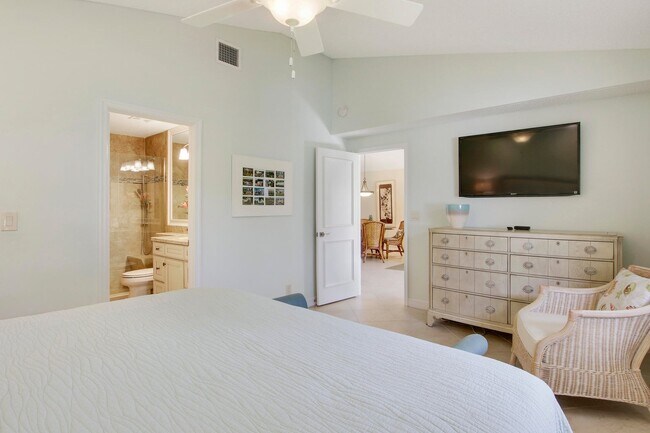 Building Photo - 820 Club Dr