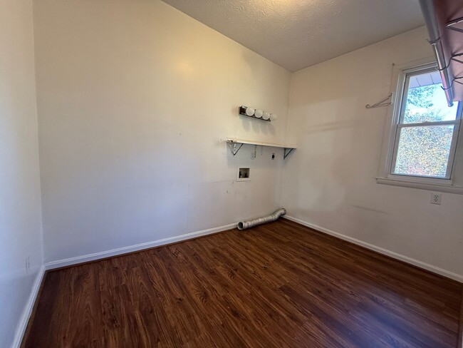 Building Photo - First 6 months of an 18 month lease at $1900