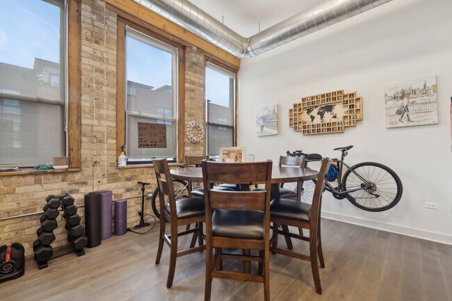 Building Photo - 1755 N Damen Ave