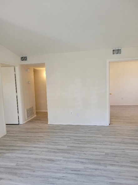 Building Photo - 309 Cuadro St SE