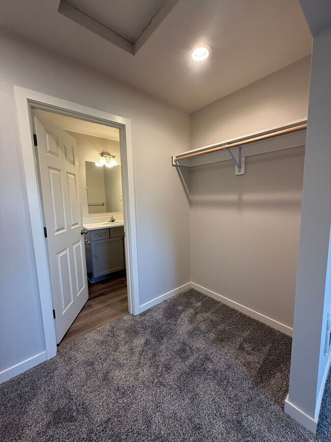 Building Photo - 5305 Smitten Street #2