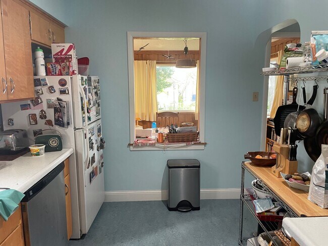 Building Photo - The Cutest 3-Bedroom Tudor - One Block From Como Golf Course