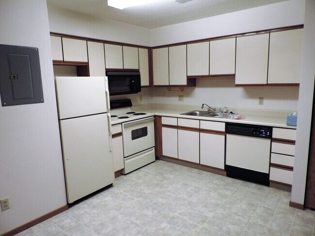 Building Photo - $1,095 | 2 Bedroom, 1 Bathroom 1st Floor C...