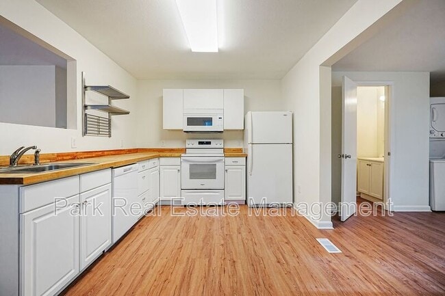 Building Photo - 607 N Greensboro St