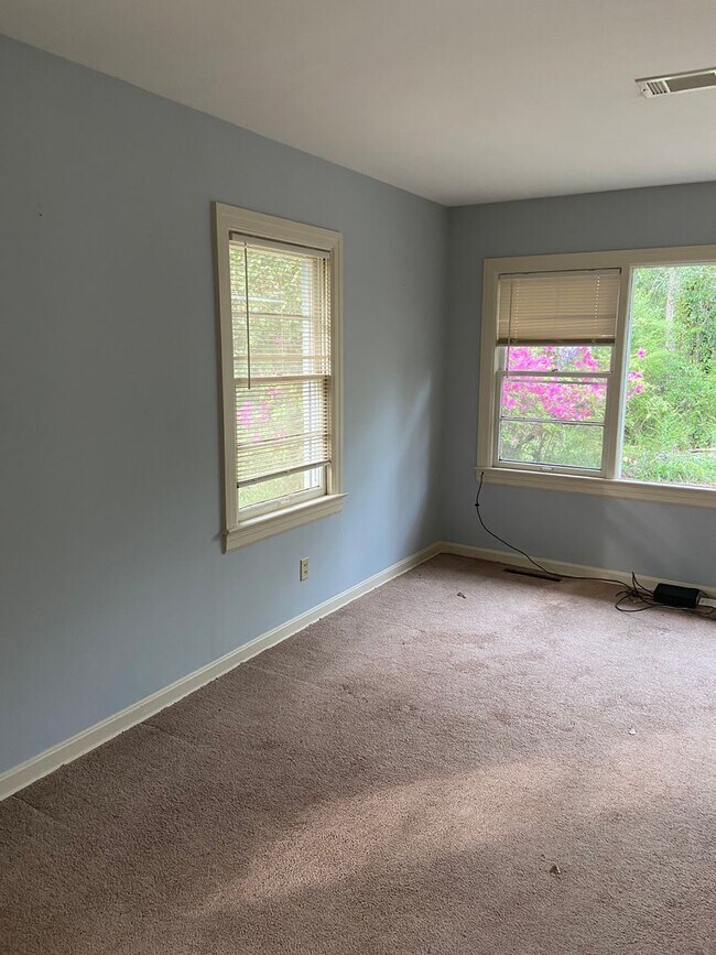 Building Photo - 1315 Azalea
